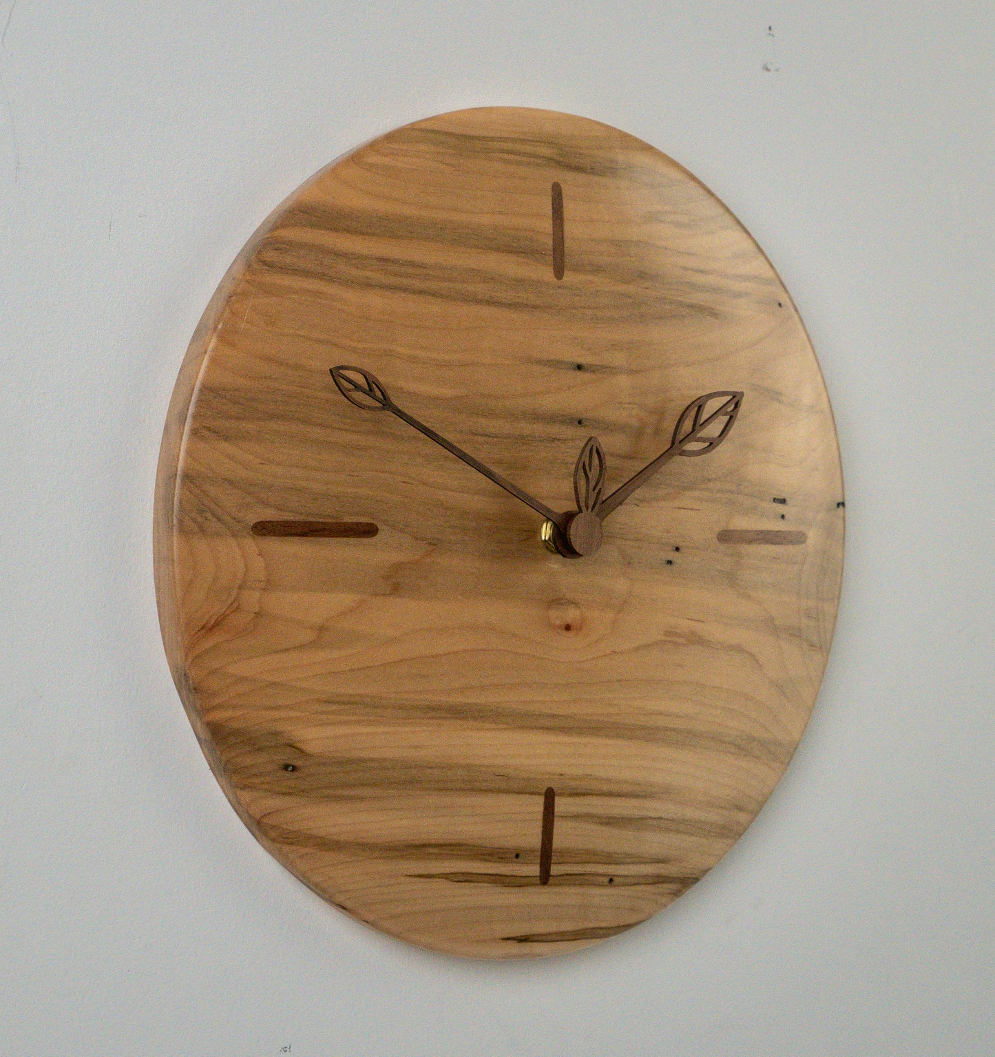 12" Ambrosia w/Walnut Markers & Leaf Motif