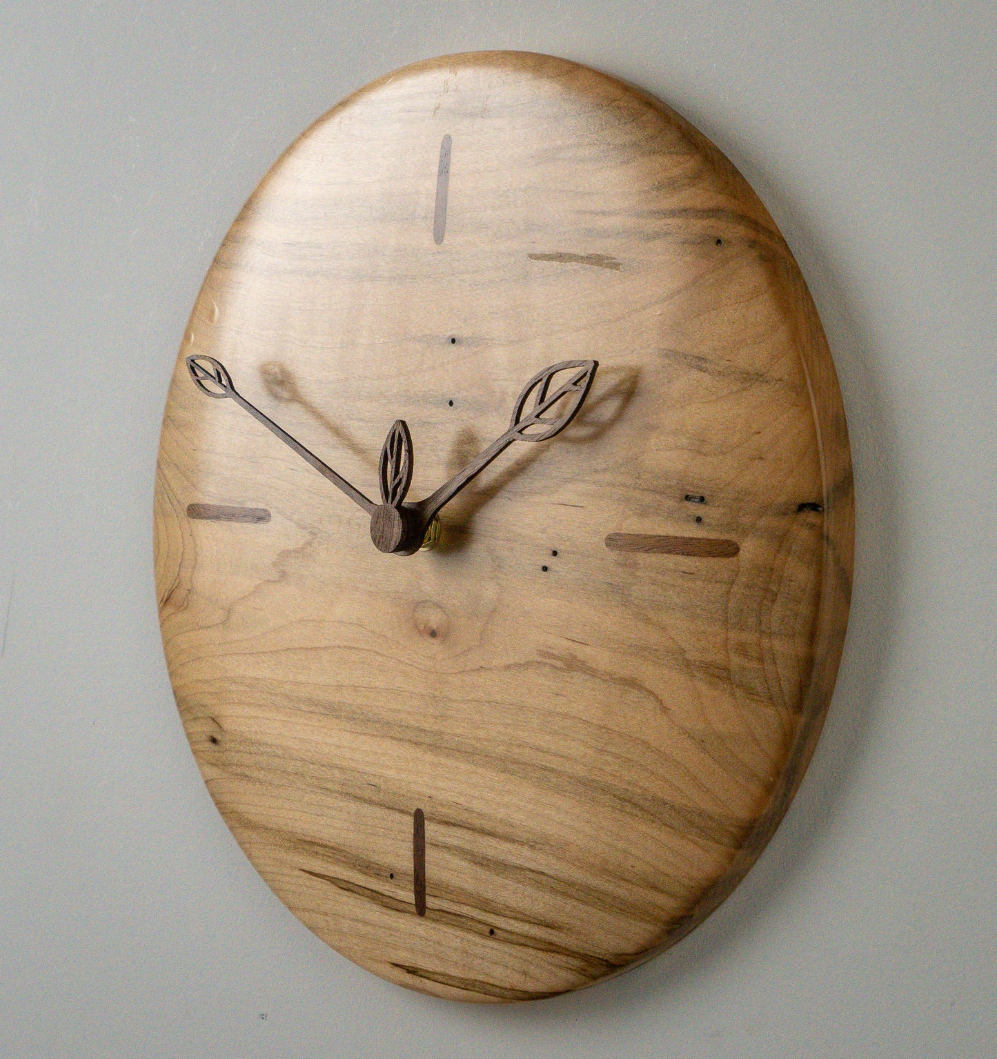 12" Ambrosia w/Walnut Markers & Leaf Motif